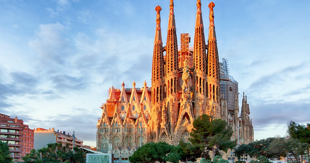 Visiting the Amazing Church in L’Eixample: La Sagrada Familia