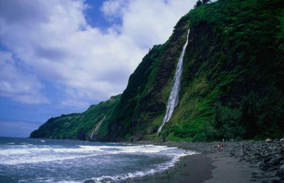 Black Sand Beaches on the Big Island / Hawaii Traveladvo