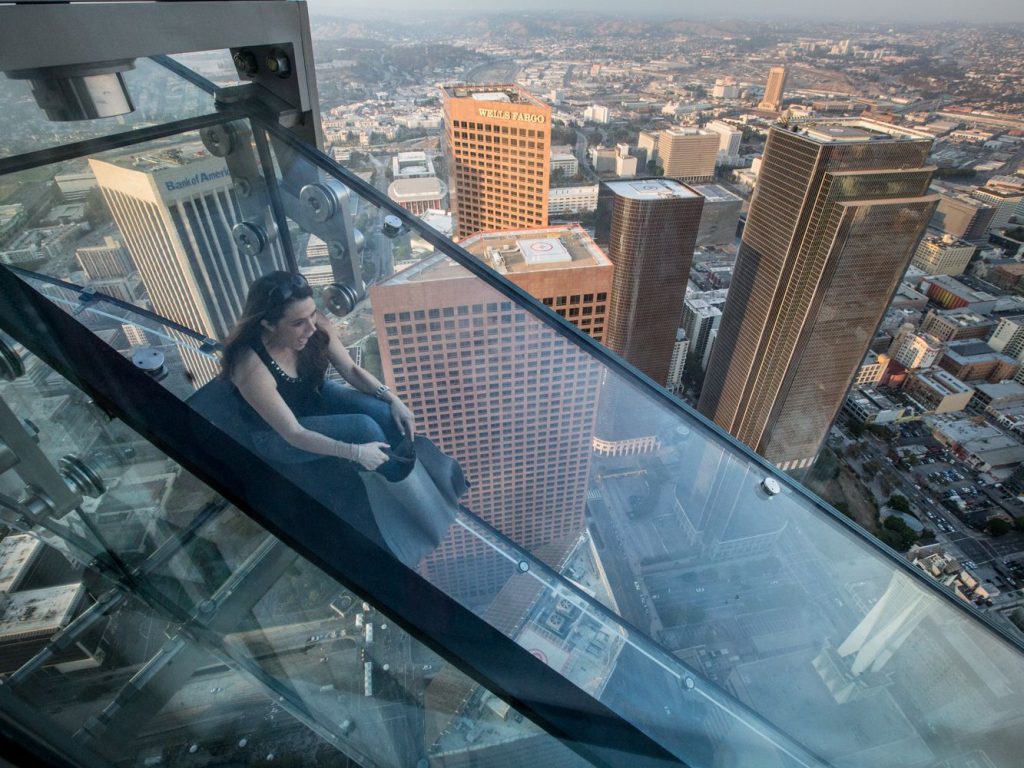 Sightseeing and Enjoy on OUE Skyspace, California