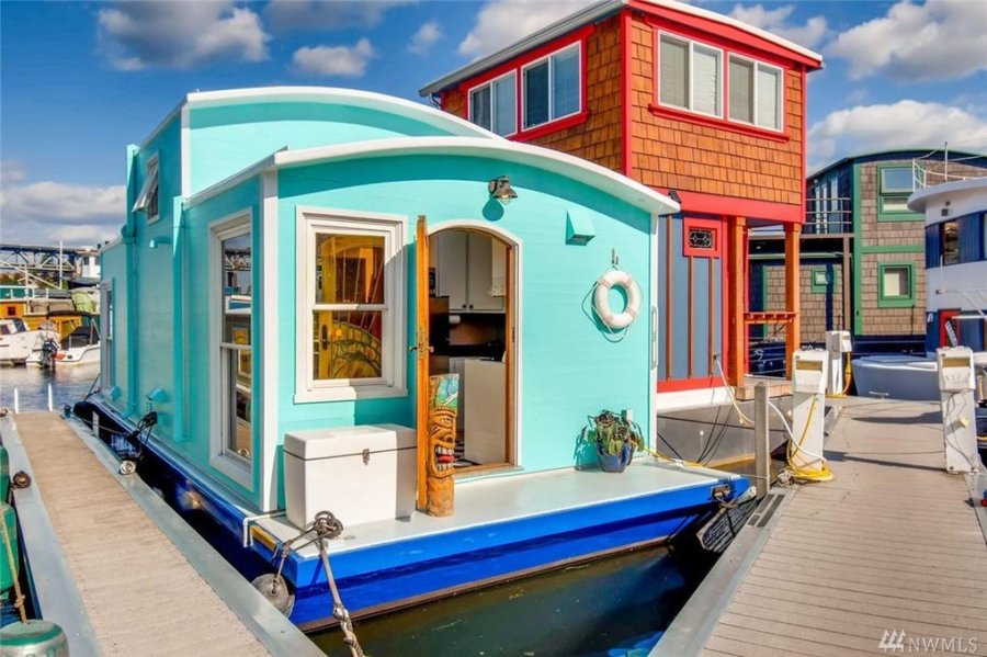 Spend Time in houseboats in Seattle
