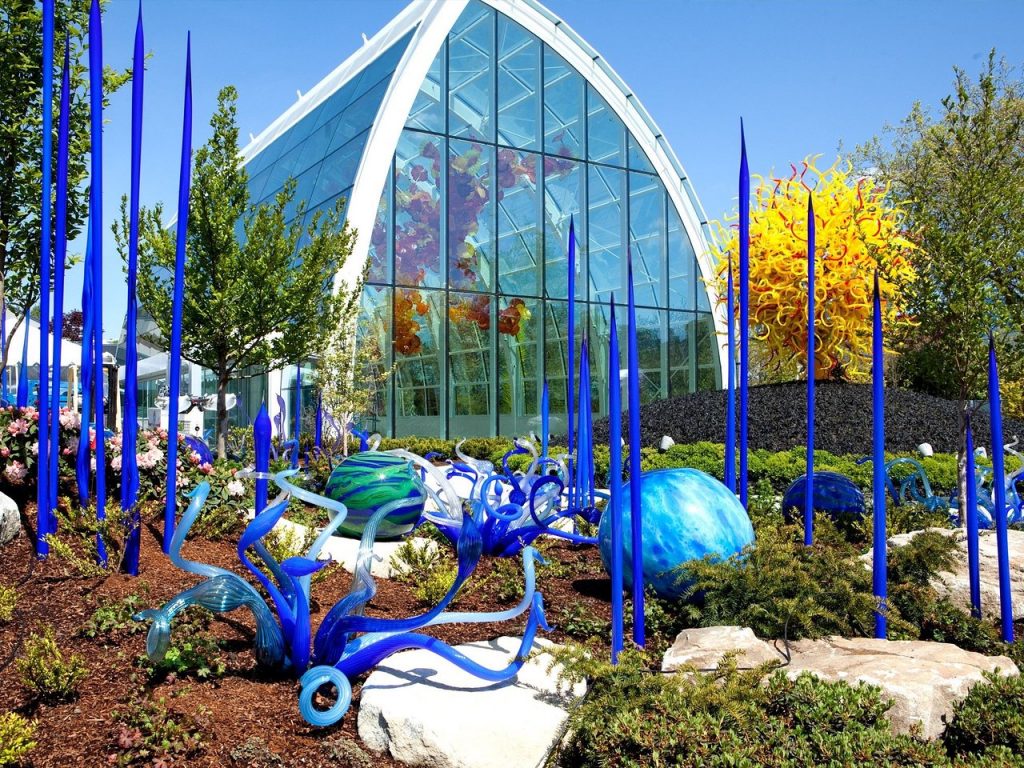 Visit Chihuly Garden and Glass Museum