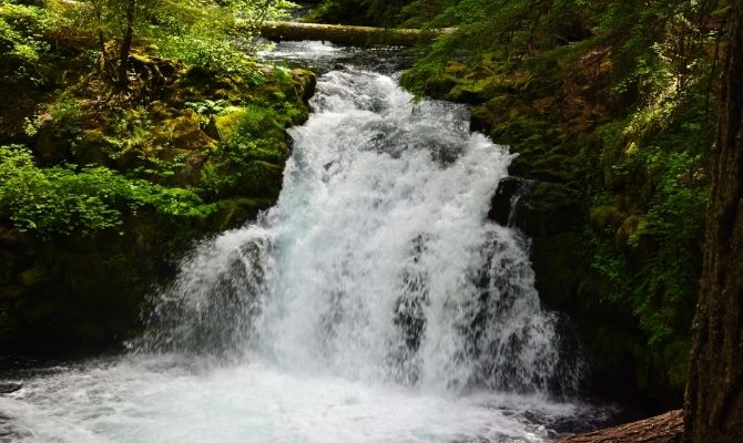 Waterfalls in Oregon Whitehorse Falls