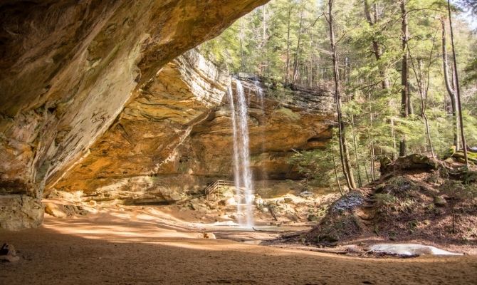Waterfalls in Ohio Ash Cave Falls, Hocking Hills State Park