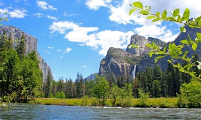 Waterfalls in California Bridalveil Fall, Yosemite National Park