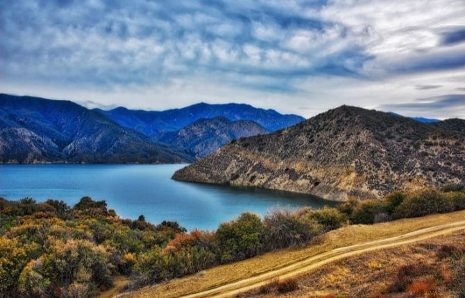 Lakes in California Pyramid Lake, Angeles National Forest