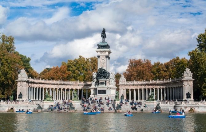 Things to Do in Madrid El Retiro Park