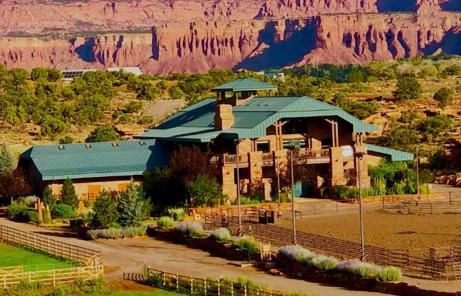 Best Family Hotels in Utah: Cougar Ridge Lodge